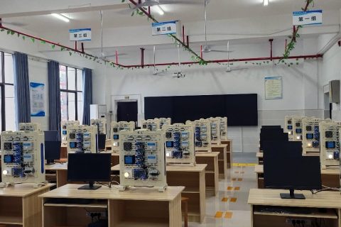 湖南华容县职业中专学校创客实训室竣工