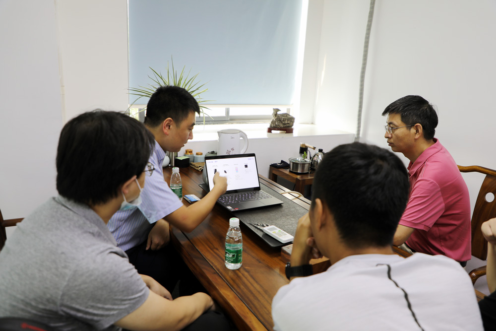 北京旷视科技有限公司来唯众进行人工智能教育与市场扩展交流