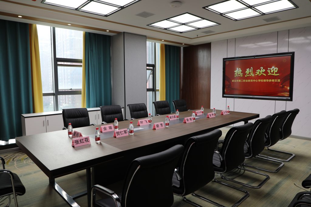 武汉软件工程职业学院鲲鹏产业学院党建会议室