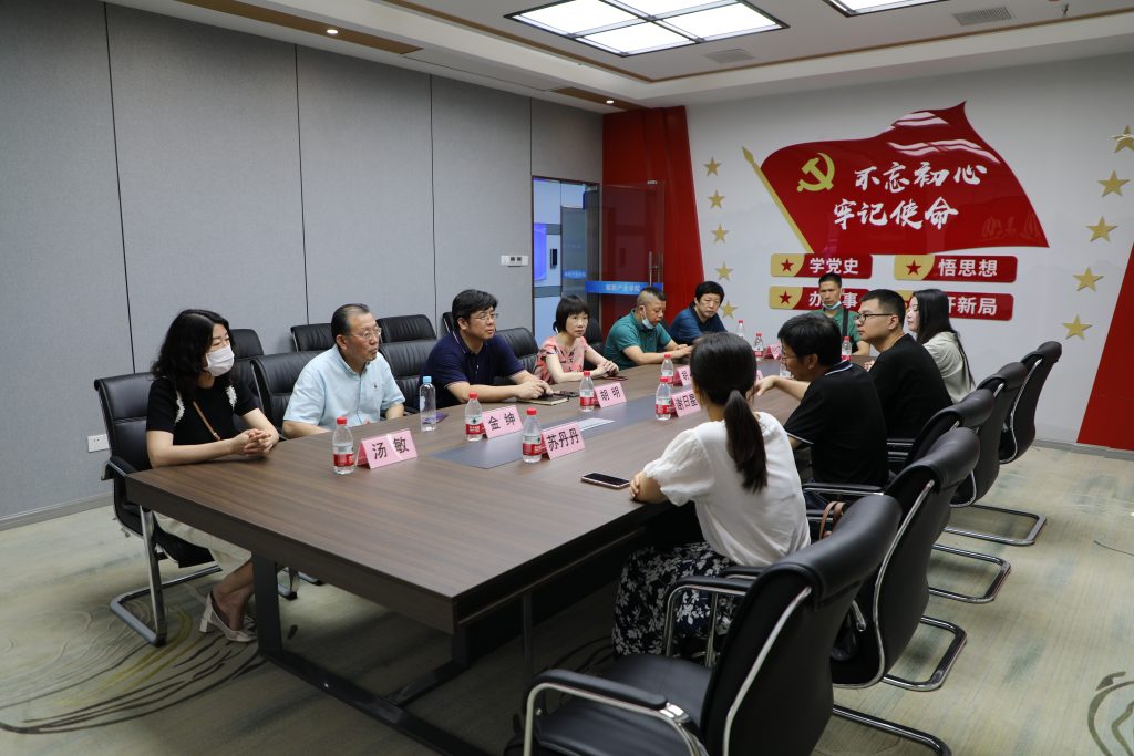 武汉市第二职业教育中心学校领导参观交流