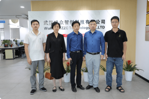 武汉南华光电职业技术学校校长汤宗明一行莅临我司调研