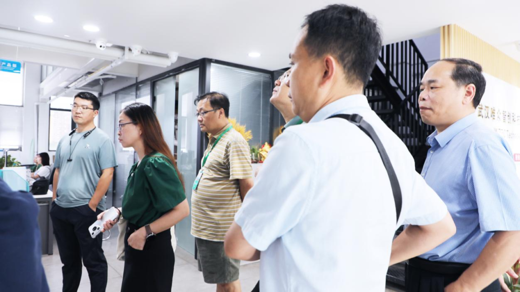 弘扬教育家精神 砥砺追光新征程——全国职教名师（名匠）名校长研修班到访唯众考察交流