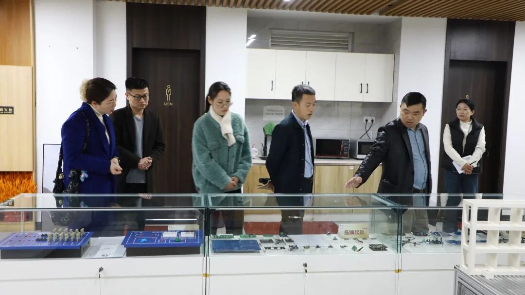 深化校企协同育人 赋能校园心理健康建设—— 武汉工程职业技术学院领导一行莅临我司考察交流