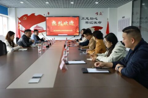 以"AI+"赋能心理育人新实践--武汉商贸职业学院走进唯众共探产教融合