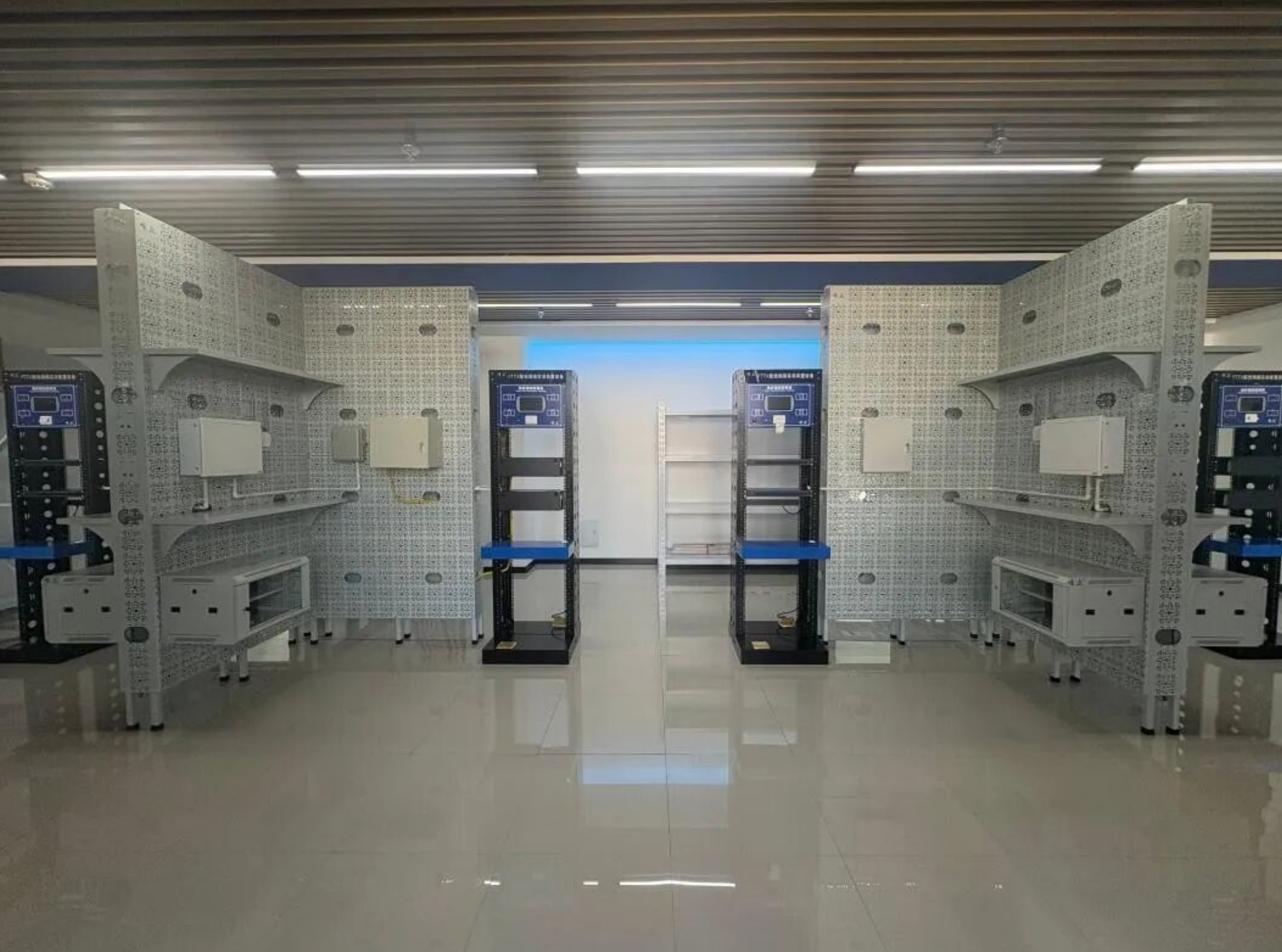 深耕西北通信网络实训产教建设|青海建筑职业技术学院5G全产业链实训室顺利竣工交付插图2 深耕西北通信网络实训产教建设|青海建筑职业技术学院5G全产业链实训室顺利竣工交付