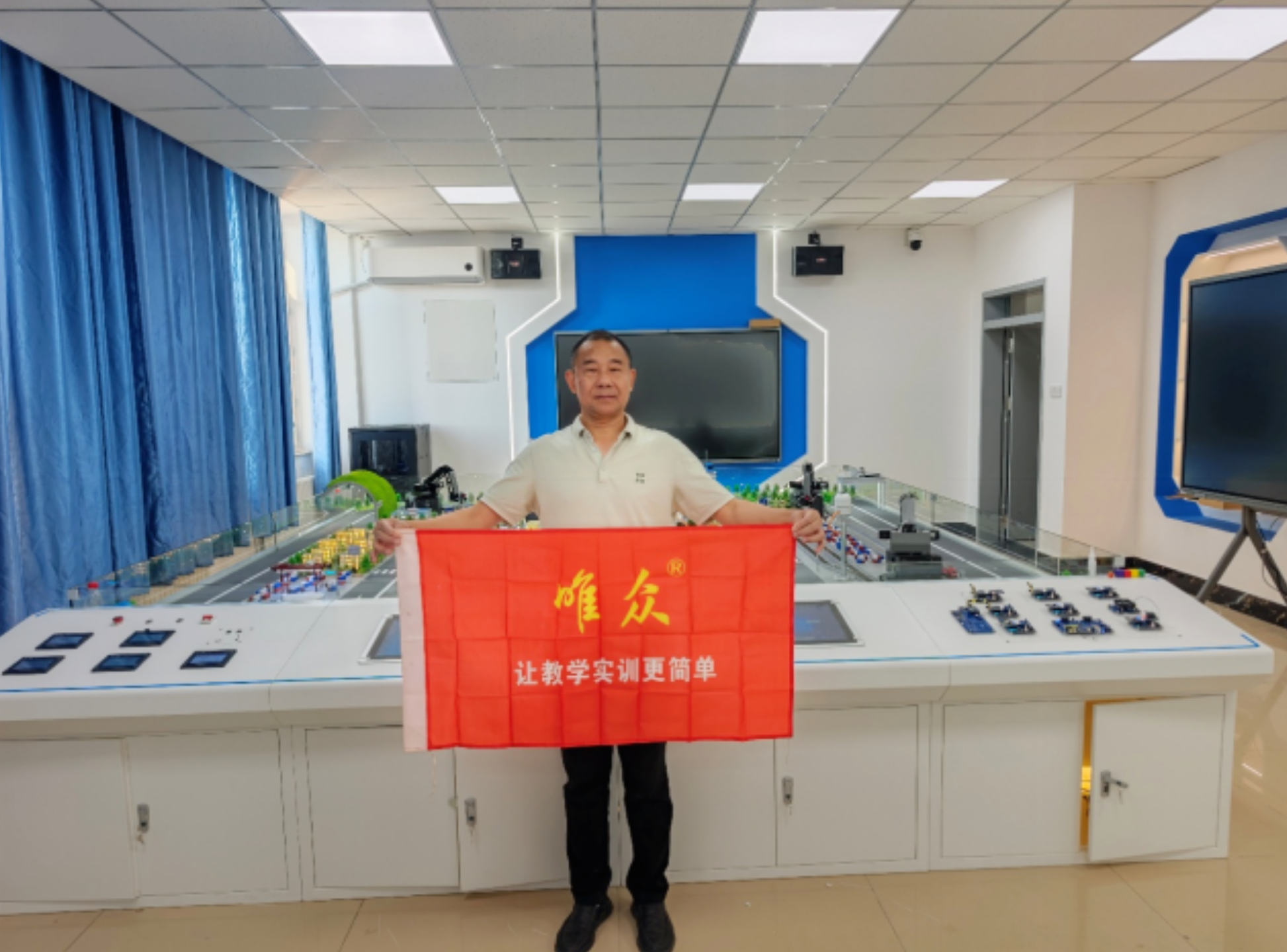 产教赋能边境职教|博尔塔拉职业技术学院物联网智慧口岸实训项目顺利交付插图4 产教赋能边境职教|博尔塔拉职业技术学院物联网智慧口岸实训项目顺利交付